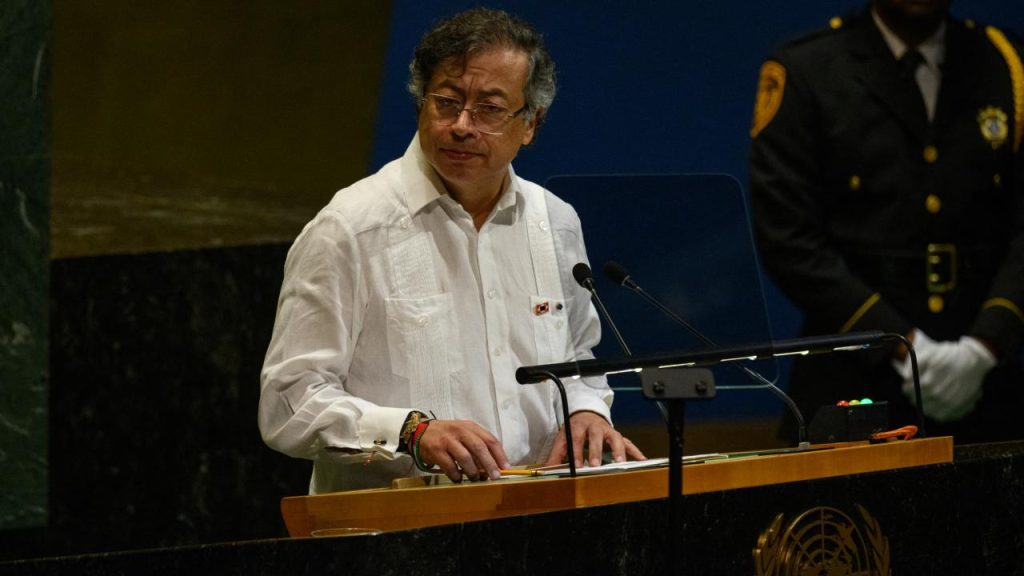 Kolombiya Cumhurbaşkanı Petro: “Şu anda Caracas bombalanıyor”