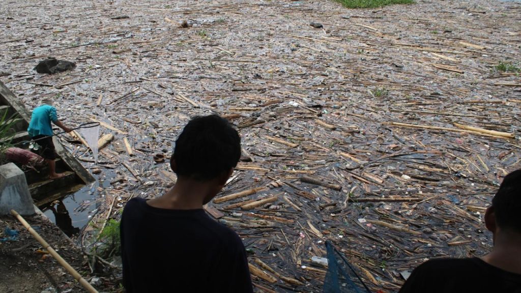 Endonezya’da şiddetli yağışların neden olduğu sellerde 16 kişi öldü