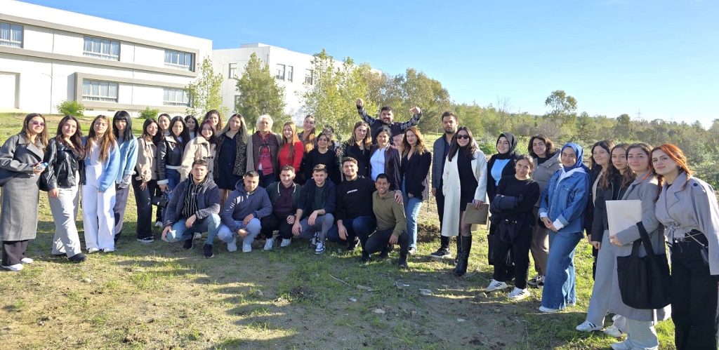 DAÜ Hemşirelik Bölümü son sınıf öğrencileri ağaç dikti