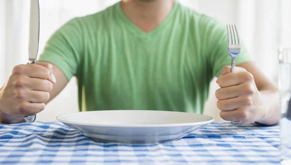 ABD’nin eski pirimadi tersine çeviren yeni besin piramidi tartışma yarattı: Her öğünde protein yiyin!