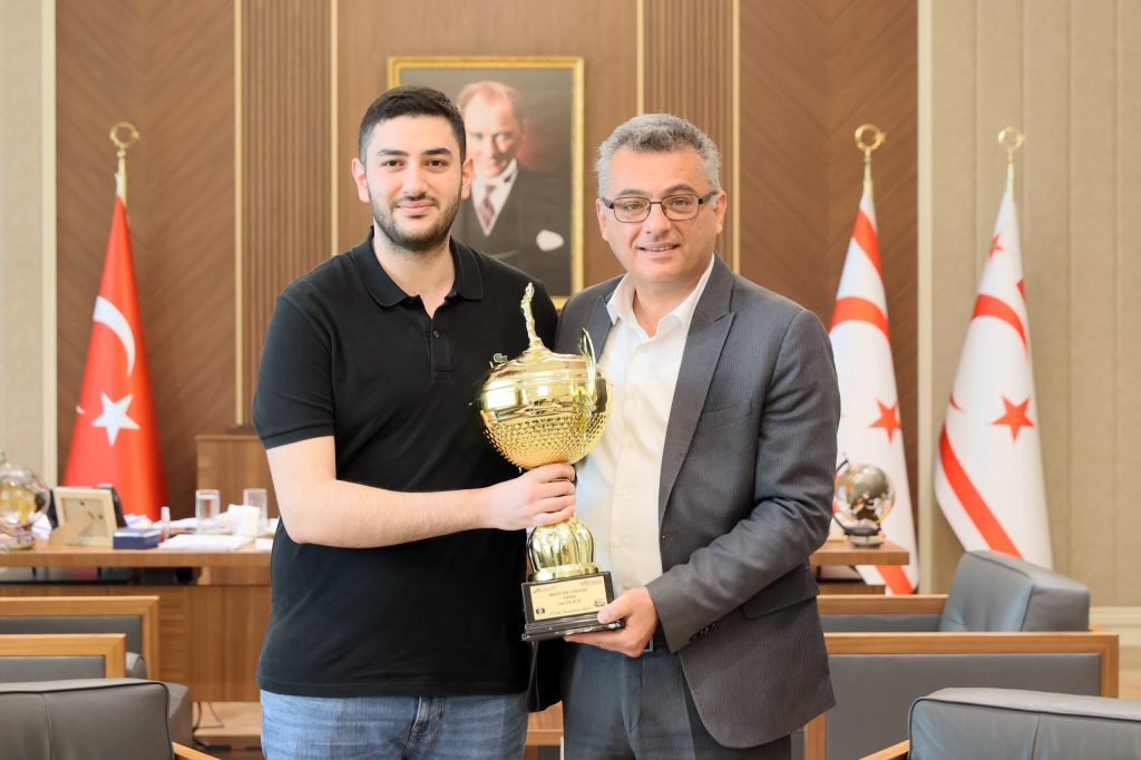 Cumhurbaşkanı Erhürman, Kıbrıslı Türk milli bilardocu Mustafa Alnar’ı kabul etti