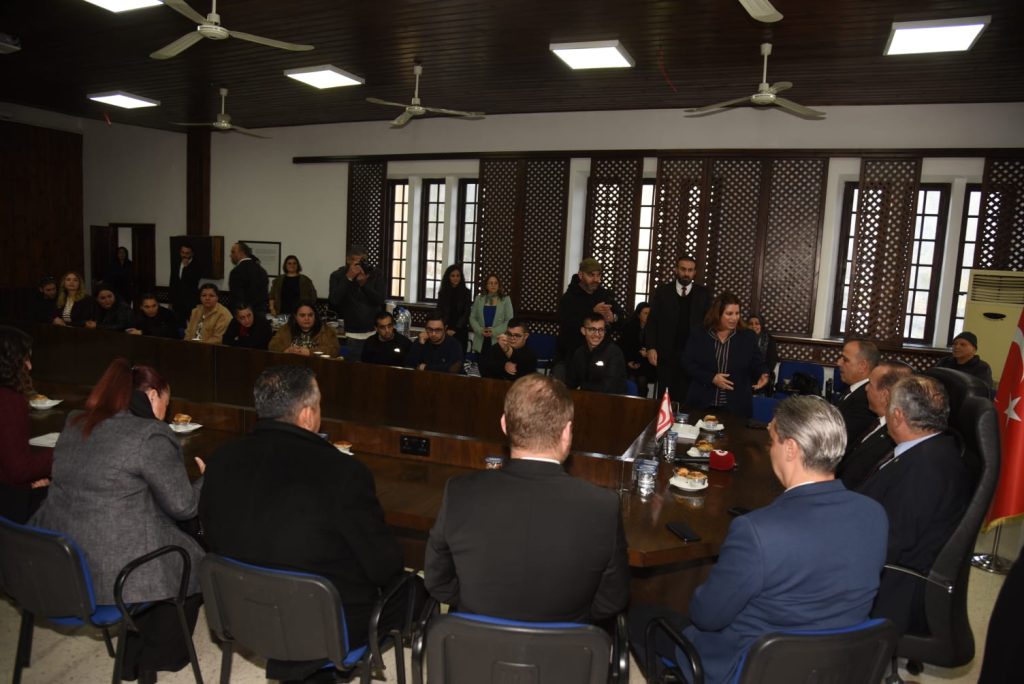 Baristalık ve mutfak uygulamaları eğitimi alan özel gereksinimli bireylere sertifikaları takdim edildi