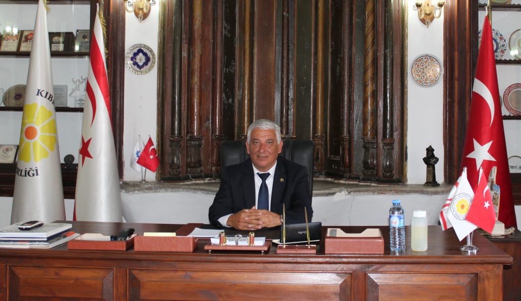 Mahmut Özçınar, Dr. Fazıl Küçük’ün 42. ölüm yıldönümü dolayısıyla mesaj yayımladı