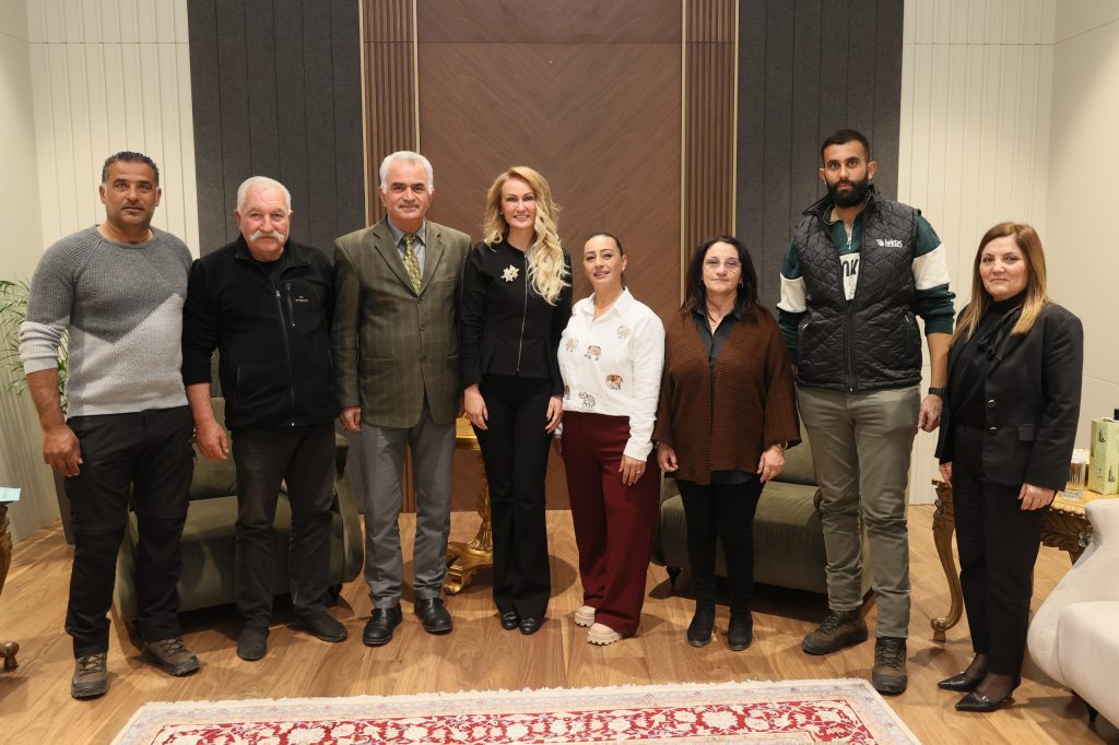 Nilden Bektaş Erhürman, Kalkanlı Anıt Zeytin Ağaçları Koruma Birliği heyetiyle bir araya geldi