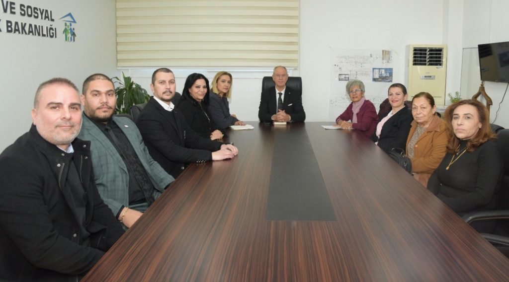 Hasipoğlu, Kanser Hastalarına Yardım Derneği heyeti ile görüştü