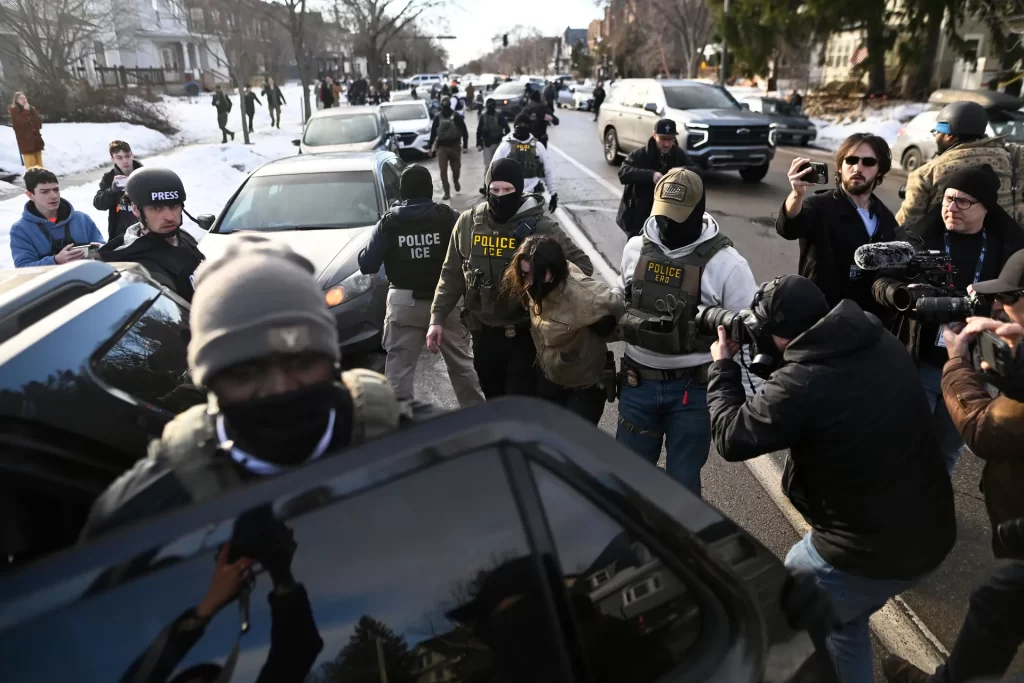 ABD’nin Minnesota eyaletinde protestocular ile ICE ekipleri arasında arbede çıktı