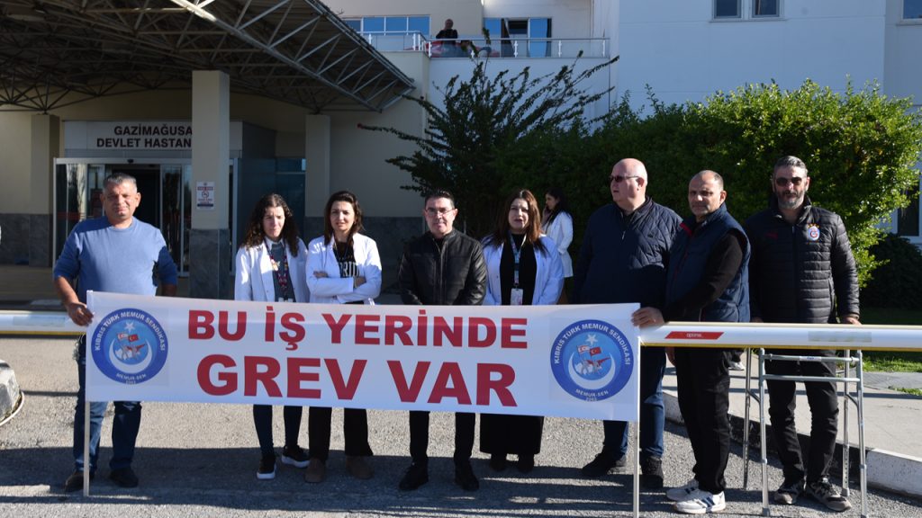 Memur-Sen Gazimağusa Devlet Hastanesinde uyarı grevi yaptı
