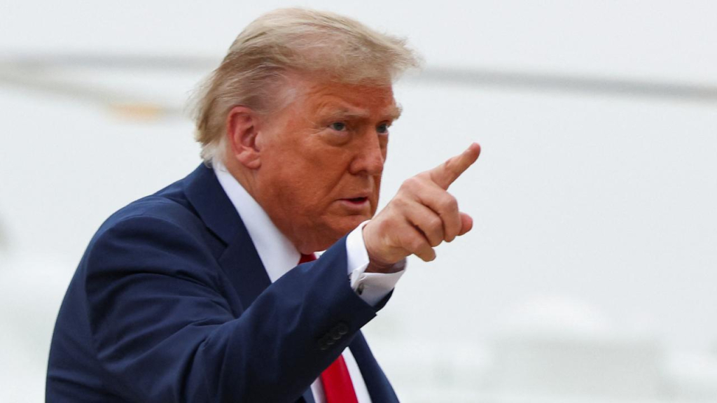 Trump, ABD’nin Grönland planını desteklemeyen ülkeleri gümrük vergileriyle tehdit etti