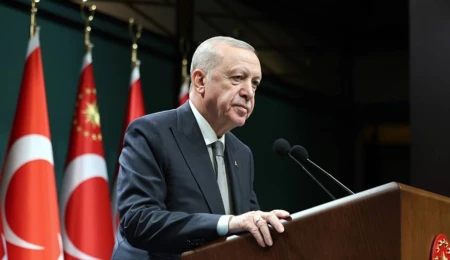 Erdoğan’dan bayrak indirme provokasyonuna tepki: Bayrağımıza uzanan kirli elleri bulup, hesap soracağız