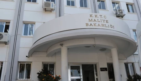 Erhürman, Holguin’i kabul etti