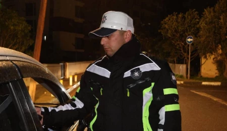 Bin 907 araç sürücüsü kontrol edildi: 22 araç trafikten men, 3 tutuklu