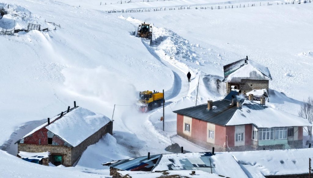Van, Bitlis, Muş ve Hakkari’de 530 yerleşim yerine ulaşım sağlanamıyor