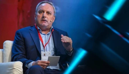 AKEL Genel Sekreteri, İngiltere’de: Kıbrıs sorunundaki gelişmeler ele alınacak