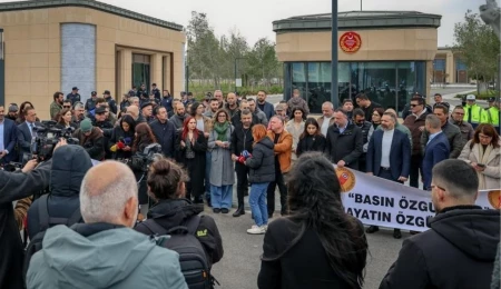 TDP’den Meclis önündeki “ifade özgürlüğü” eylemine destek: Gazeteciyi korumayan hükümet, şimdi de yargılamak istiyor