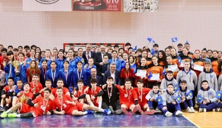 Tufan Erhürman, Kyrenia Cup Hentbol finalini izledi: Kuzey Kıbrıs’taki çocukların dünyayla buluşması ortak hedef