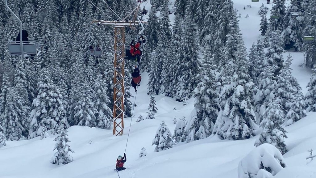 Uludağ’da telesiyej arızalandı: Mahsur kalan 51 kişi kurtardı