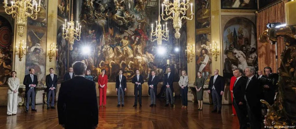 Hollanda’da yeni hükümet göreve başladı