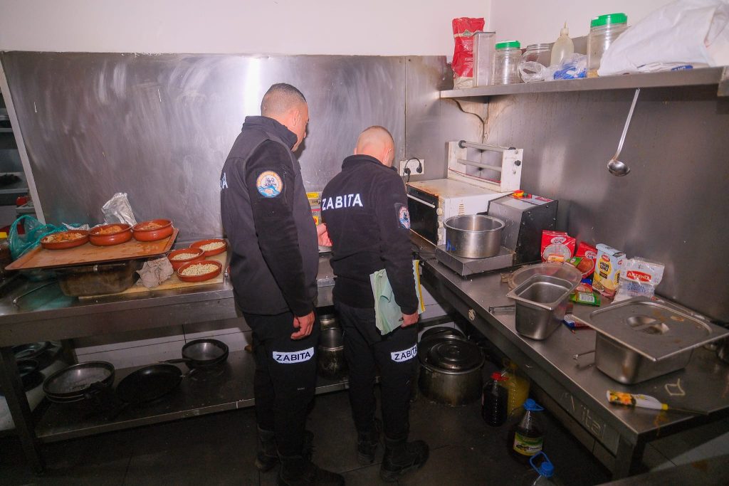 Tarihi geçmiş ürünler imha edildi