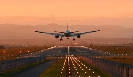 İstanbul-Tahran seferini yapan bir uçak, güvenlik endişeleri nedeniyle acil kodu vererek geri döndü