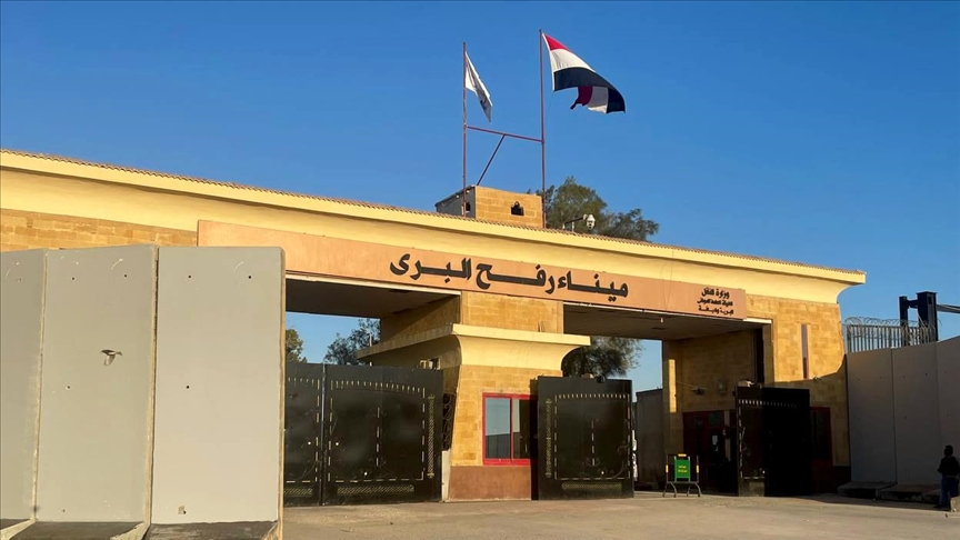 Gazze ile Mısır arasındaki Refah Sınır Kapısı yaya geçişlerine “deneme” amaçlı açıldı