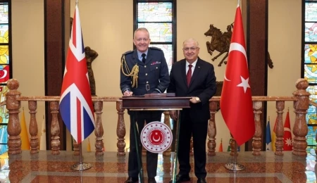 Türkiye Milli Savunma Bakanı Yaşar Güler, Birleşik Krallık Genelkurmay Başkanı Knighton’ı kabul etti