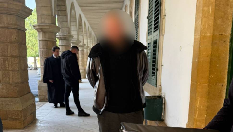 Kendisine emanet edilen aracı sattı