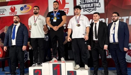 Milli halterciler Türkiye Powerlifting Şampiyonası’ndan madalyalarla döndü: Aliş, Türkiye şampiyonu oldu
