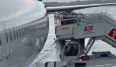 Antalya Havalimanı’nda facianın eşiğinden dönüldü. Kalkışta uçağın tekerleği koptu