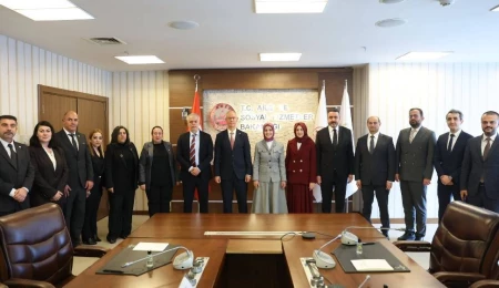 Oğuzhan Hasipoğlu, Dijital Dünyada Çocuk Hakları Sözleşmesi’ni imzaladı: Çocuklarımızı koruyacağız