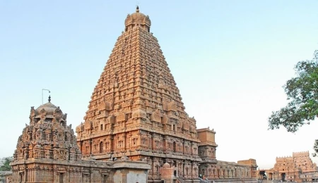 Hindistan’da kan donduran olay: Anne ve bebeği “cadılık” suçlamasıyla yakıldı