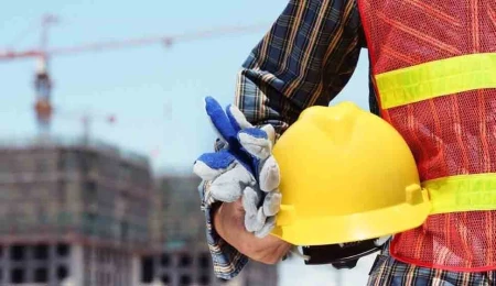 Tatlısu’da iş kazası: 43 yaşındaki işçi yüksekten düşerek yaralandı