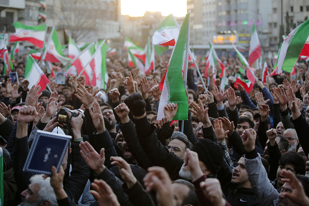 İran’da Hamaney’in ölümünün ardından gösteriler düzenleniyor