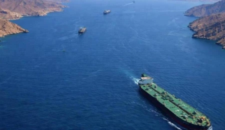 Hürmüz Boğazı’ndan Türk sahipli ilk gemi geçti