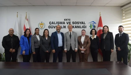 Hasipoğlu, Sosyal Hizmetler Dairesi’nde görev yapan personelin Dünya Sosyal Hizmet Günü’nü kutladı