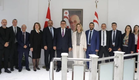 Özdemir Berova, bakanlık personeliyle bir araya geldi: Bayramlarını kutladı