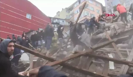 İstanbul Fatih’te 2 bina çöktü