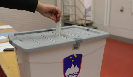 Slovenya’da halk, genel seçim için sandık başında