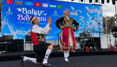 İzmir’de Uluslararası Türk Kültürü Teşkilatı’ndan Bahar Bayramı etkinlikleri: KKTC de temsil edildi