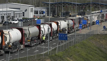Bosna Hersek’teki kamyon sürücüleri AB’nin geçiş kurallarını protesto için kontak kapattı