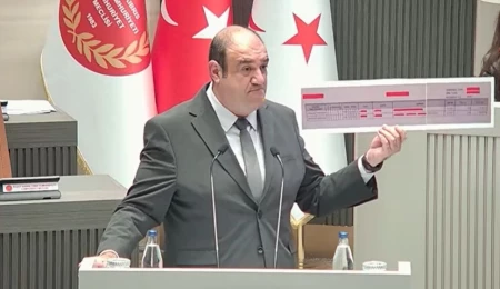 Barçın sözünü tuttu, “trollere ödenen” çekleri gösterdi