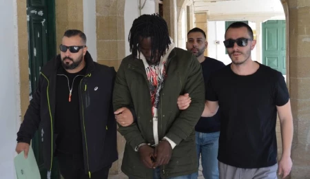 Evinde satışa hazır 32 paket uyuşturucu maddeyle yakalandı