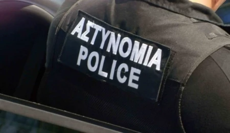 Larnaka’da silahlı saldırı ve polis aracına havai fişekli saldırı