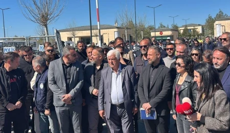 Sendikalar Meclis önünde açıklama yapıyor: Uzlaşı yok!