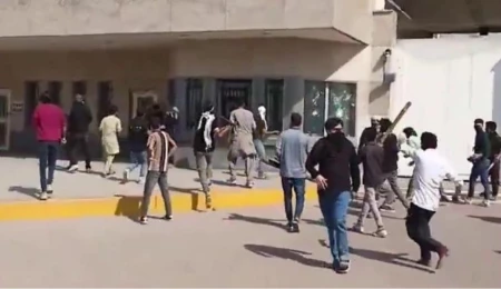 Pakistan’da bir grup gösterici, ABD’nin Karaçi Konsolosluğu’na girmeye çalıştı: 6 kişi hayatını kaybetti