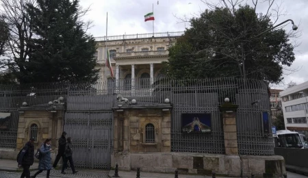 İran’ın İstanbul Başkonsolosluğu’nda bayraklar yarıya indi: Hamaney’in yası tutuluyor