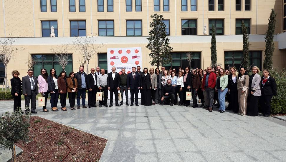 Cumhuriyet Meclisi’nde emekliye ayrılan personele anlamlı tören