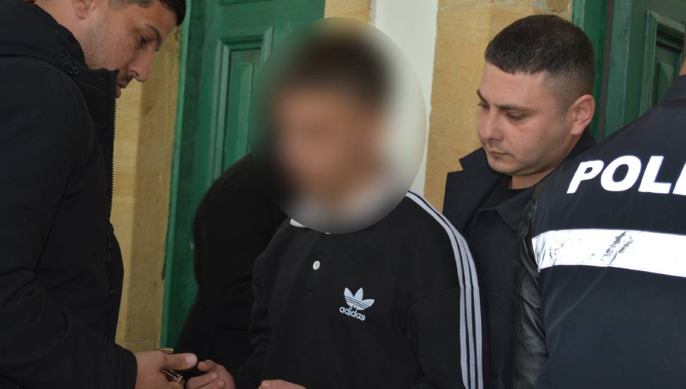 Annesine küfür ettiği gerekçesiyle bıçakladı: Teminat şartını yerine getiremedi