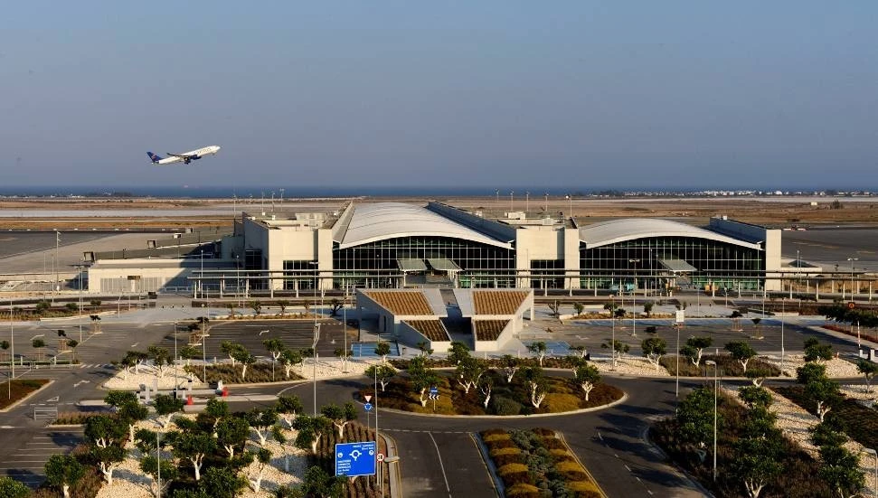 Rum yönetimi, vatandaşların tahliyesi için uçuşları başlattı