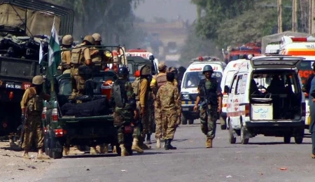 Pakistan’da polis karakoluna bombalı araçlı saldırı: 5 ölü, 13 yaralı