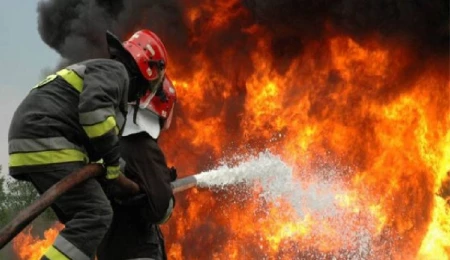 Sandalye üzerinde sönmemiş sigara izmariti ev içerisinde yangına neden oldu